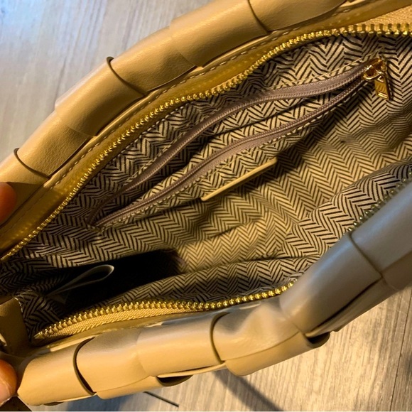 Urban Expressions Tan Woven Shoulder Bag - Picture 3 of 6